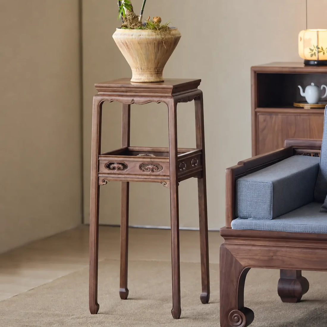 North American black walnut horseshoe-leg flower stand