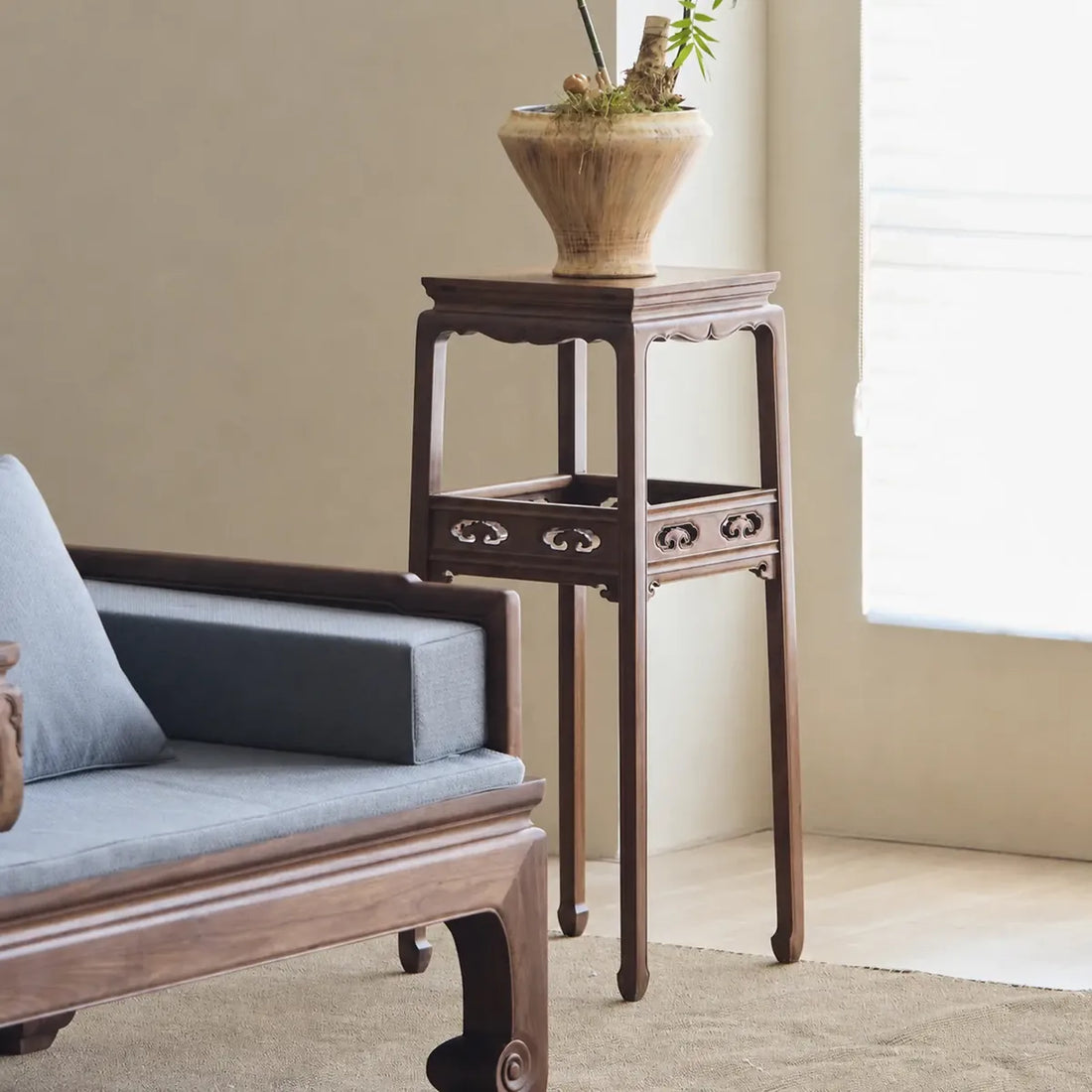 North American black walnut horseshoe-leg flower stand
