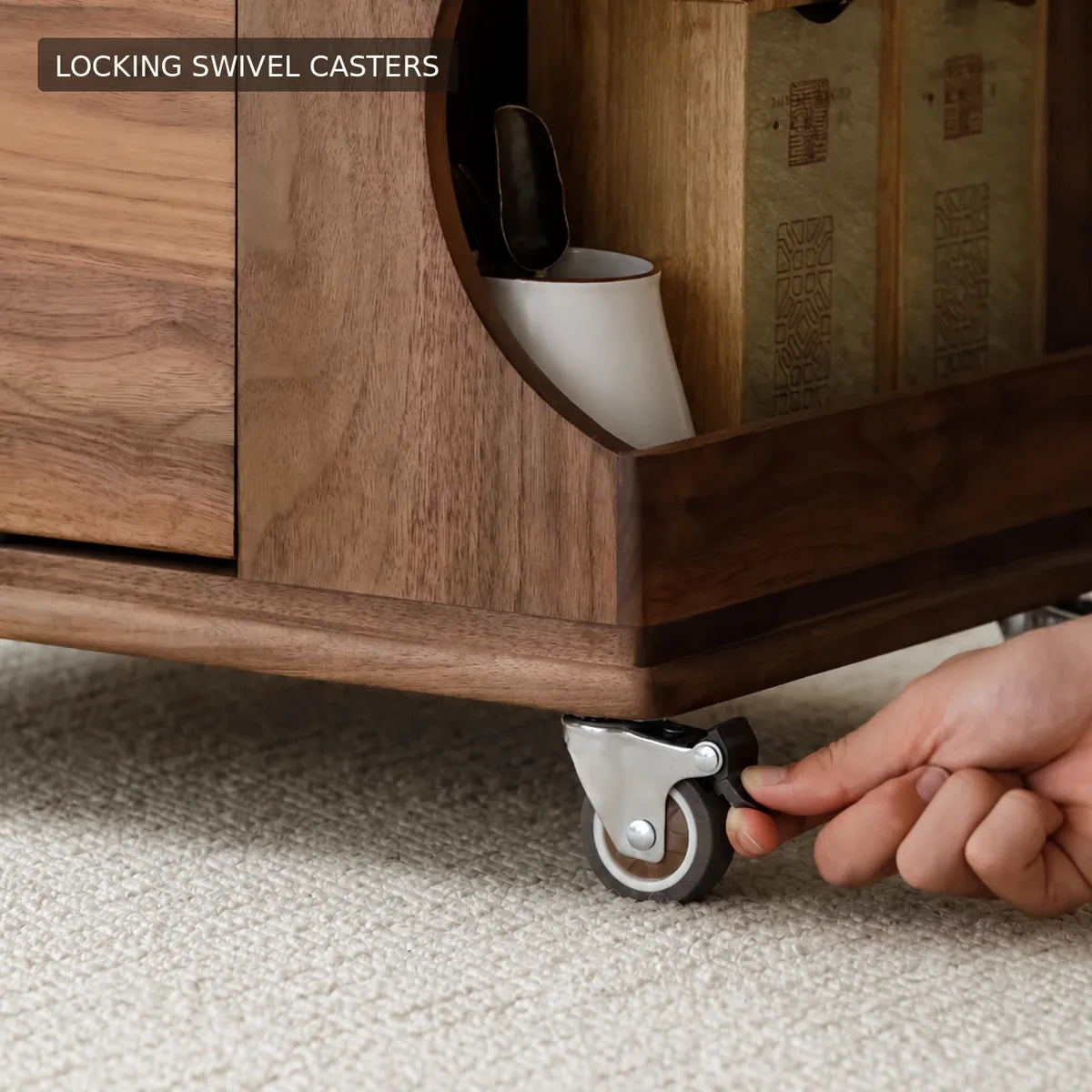 Locking swivel caster detail