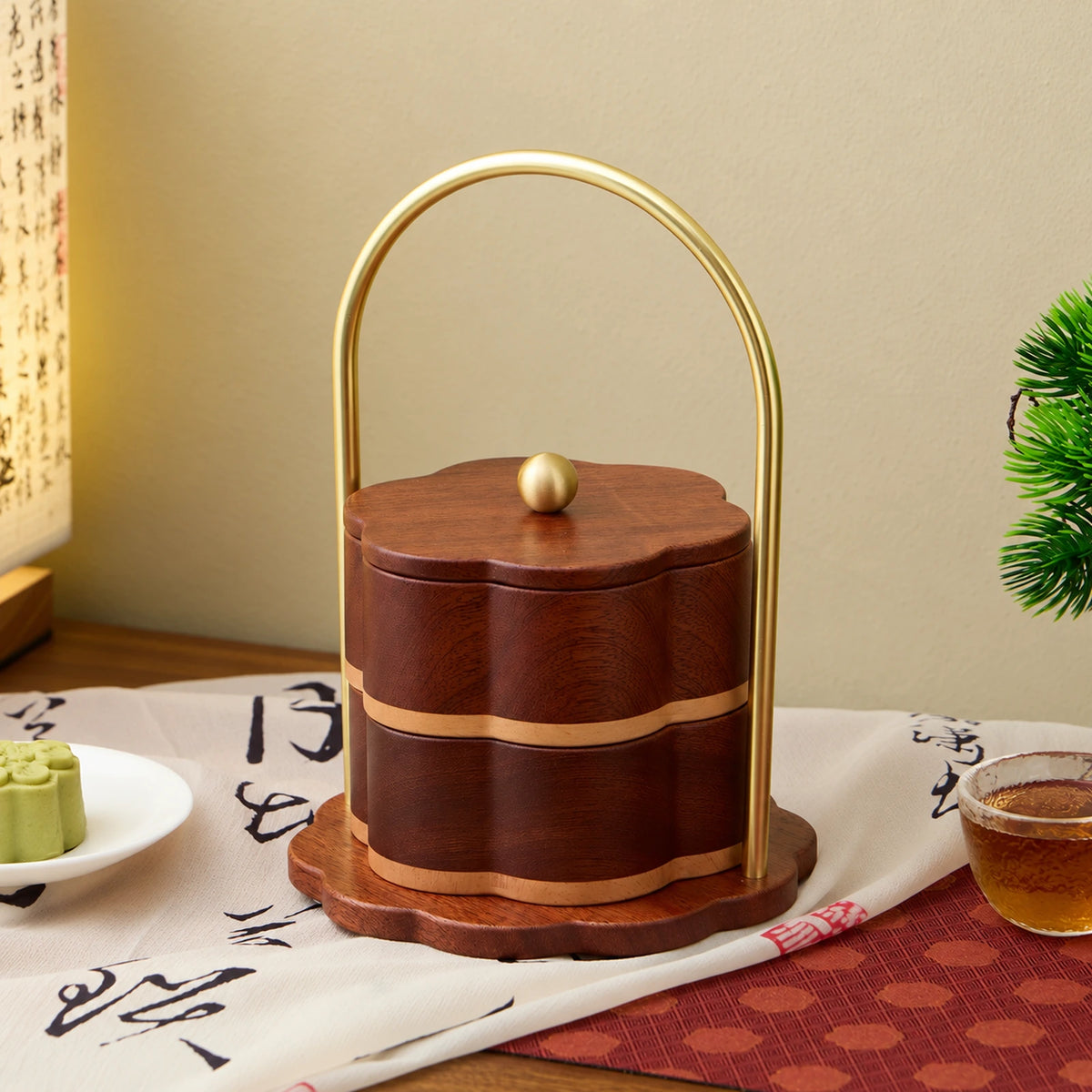 RUIZUO floral handled two-tier wooden snack box, closed front view