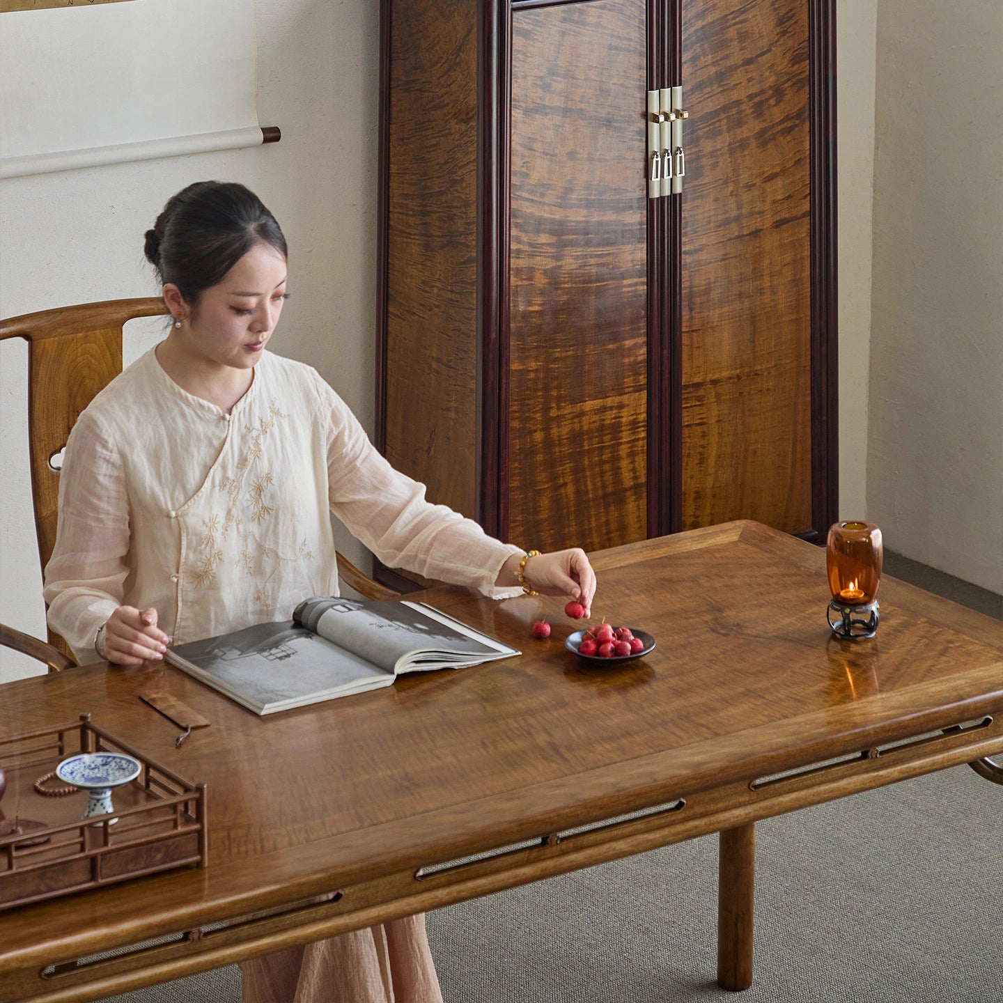 Jinsi Nanmu Solid Wood Writing Desk